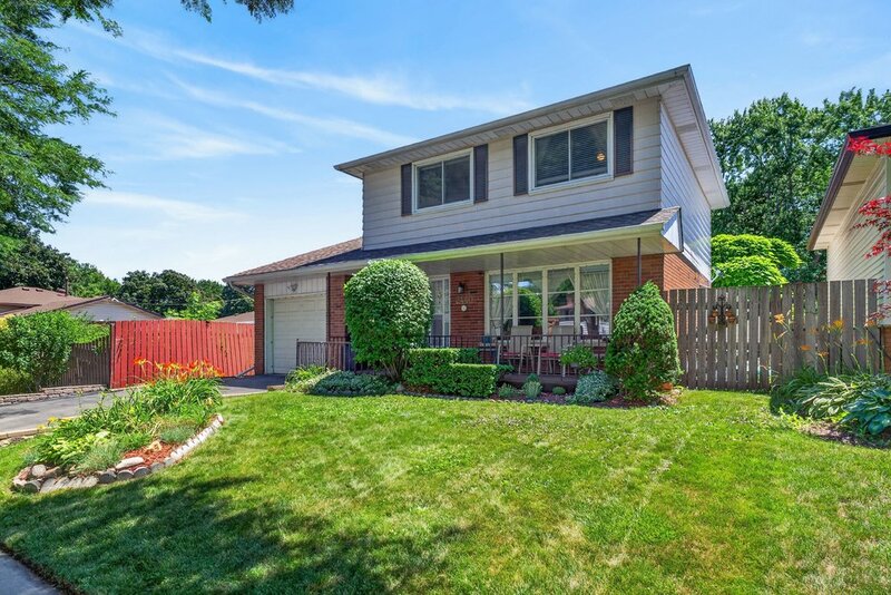 2 STOREY HOME WITH BACKYARD OASIS IN BURLINGTON