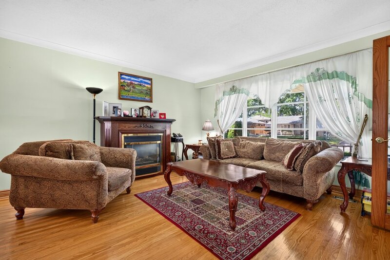 2 STOREY HOME WITH BACKYARD OASIS IN BURLINGTON