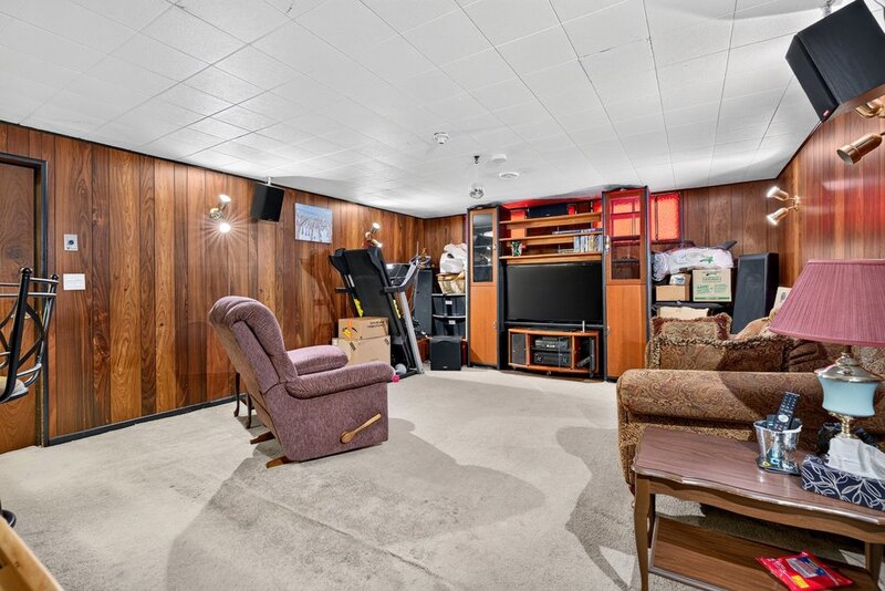 2 STOREY HOME WITH BACKYARD OASIS IN BURLINGTON