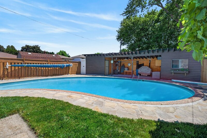 2 STOREY HOME WITH BACKYARD OASIS IN BURLINGTON
