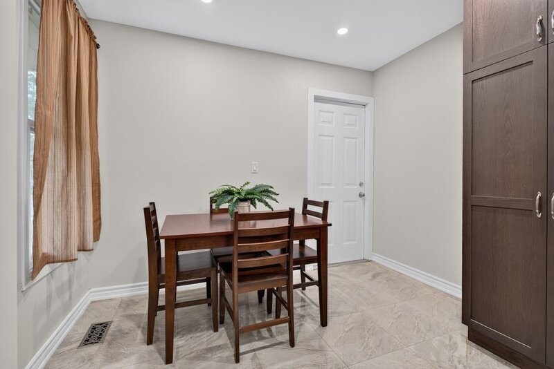 Affordable Semi-Detached Home in sought-after Stoney Creek neighbourhood!