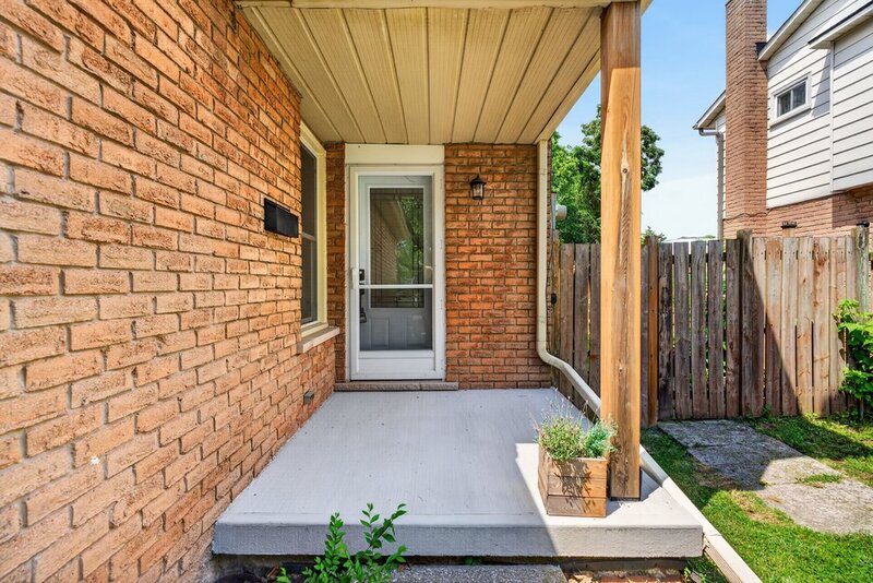 Affordable Semi-Detached Home in sought-after Stoney Creek neighbourhood!