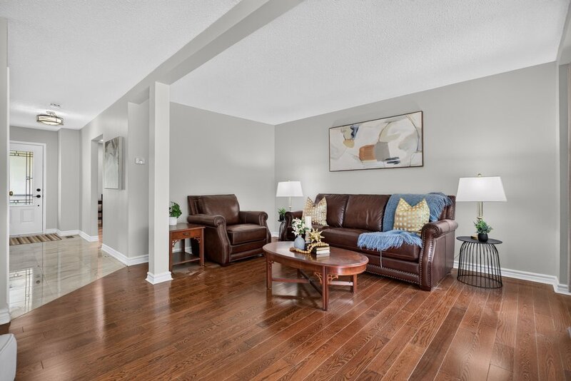 Affordable Semi-Detached Home in sought-after Stoney Creek neighbourhood!