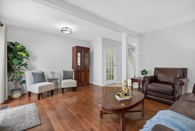 Affordable Semi-Detached Home in sought-after Stoney Creek neighbourhood!
