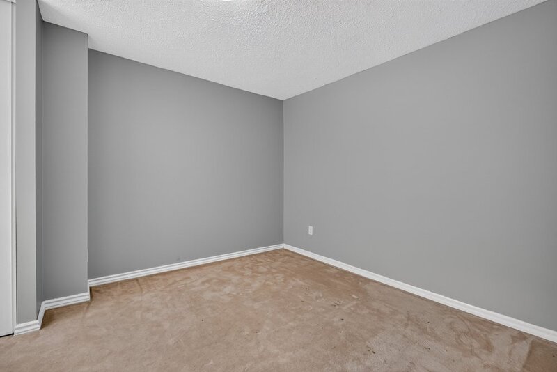 Affordable Semi-Detached Home in sought-after Stoney Creek neighbourhood!