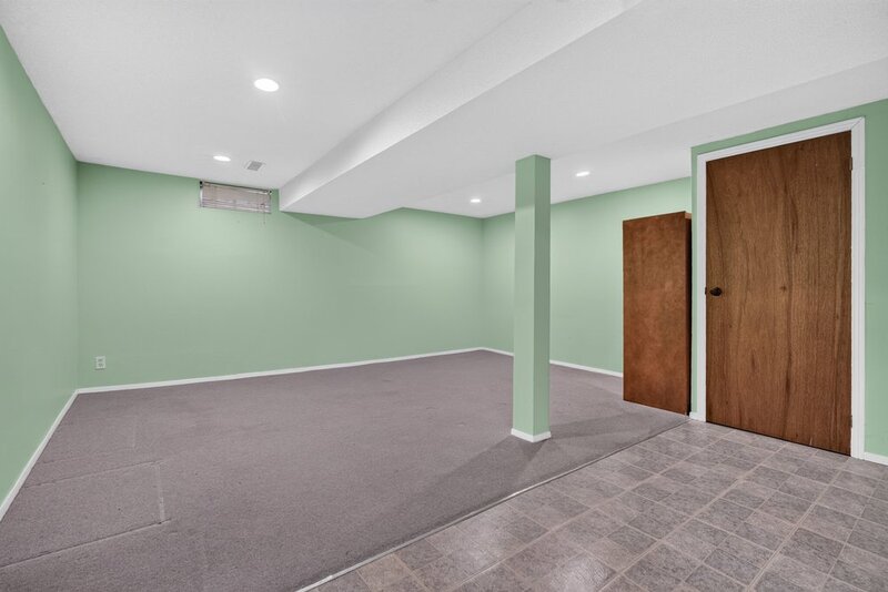 Affordable Semi-Detached Home in sought-after Stoney Creek neighbourhood!