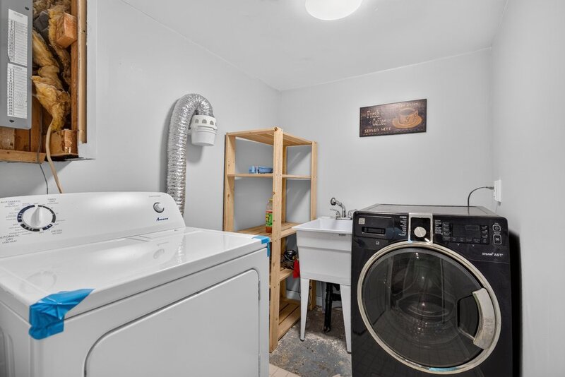 Affordable Semi-Detached Home in sought-after Stoney Creek neighbourhood!