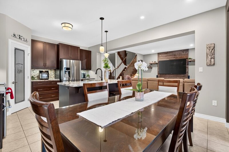 BEAUTIFULLY MAINTAINED 2STRY HOME W/POOL IN BINBROOK