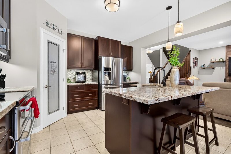BEAUTIFULLY MAINTAINED 2STRY HOME W/POOL IN BINBROOK