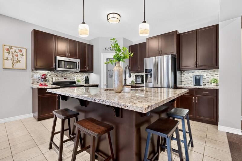 BEAUTIFULLY MAINTAINED 2STRY HOME W/POOL IN BINBROOK