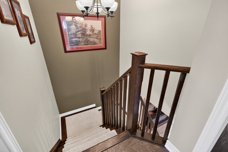 BEAUTIFULLY MAINTAINED 2STRY HOME W/POOL IN BINBROOK