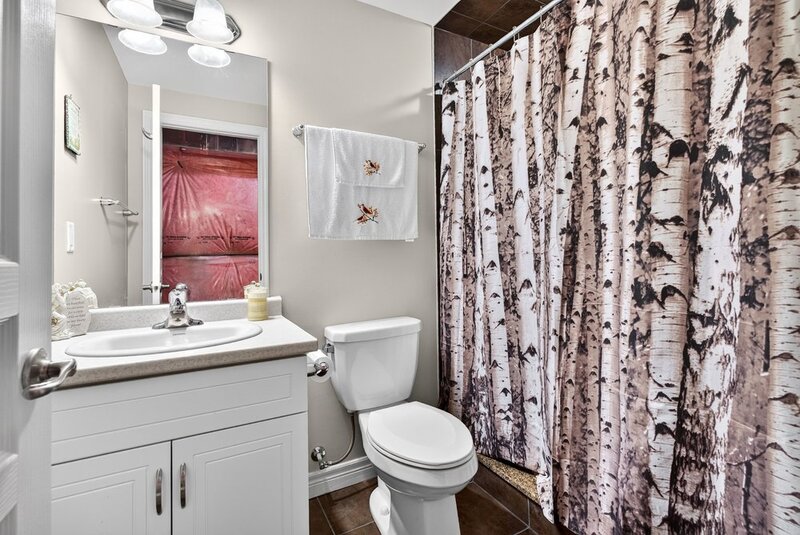 BEAUTIFULLY MAINTAINED 2STRY HOME W/POOL IN BINBROOK