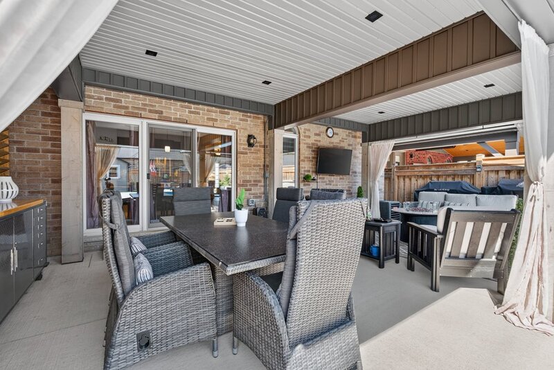 BEAUTIFULLY MAINTAINED 2STRY HOME W/POOL IN BINBROOK