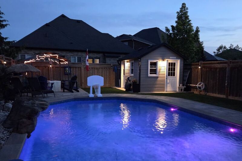 BEAUTIFULLY MAINTAINED 2STRY HOME W/POOL IN BINBROOK