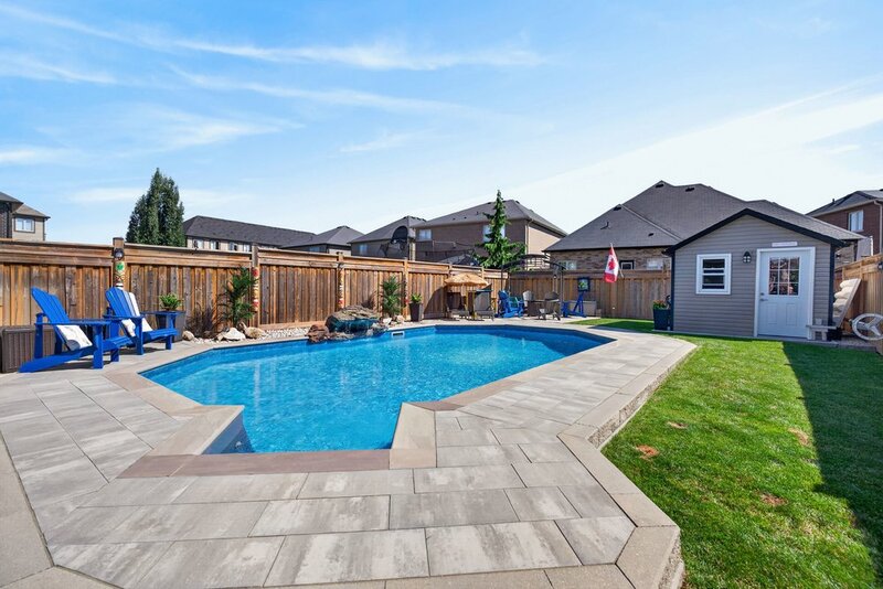 BEAUTIFULLY MAINTAINED 2STRY HOME W/POOL IN BINBROOK