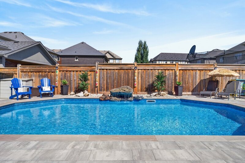 BEAUTIFULLY MAINTAINED 2STRY HOME W/POOL IN BINBROOK
