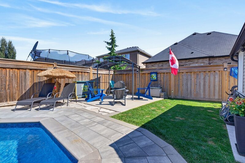 BEAUTIFULLY MAINTAINED 2STRY HOME W/POOL IN BINBROOK