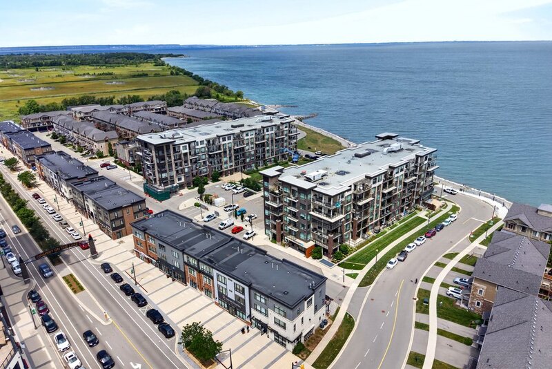 GRIMSBY-ON-THE-LAKE-WATERFRONT STUNNER