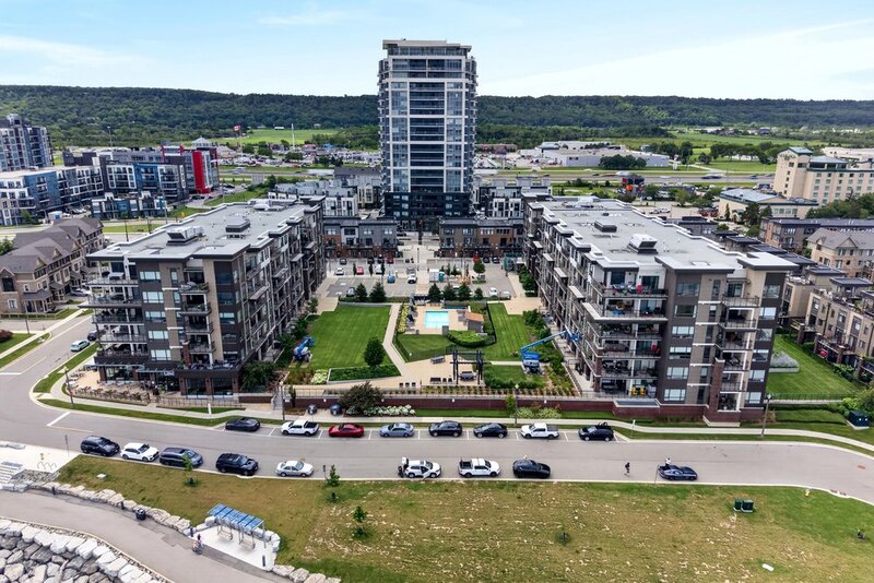 GRIMSBY-ON-THE-LAKE-WATERFRONT STUNNER