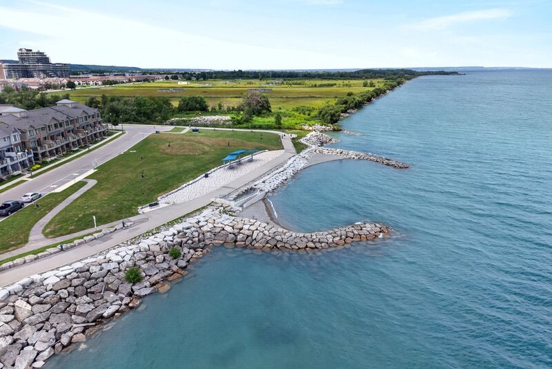 GRIMSBY-ON-THE-LAKE-WATERFRONT STUNNER