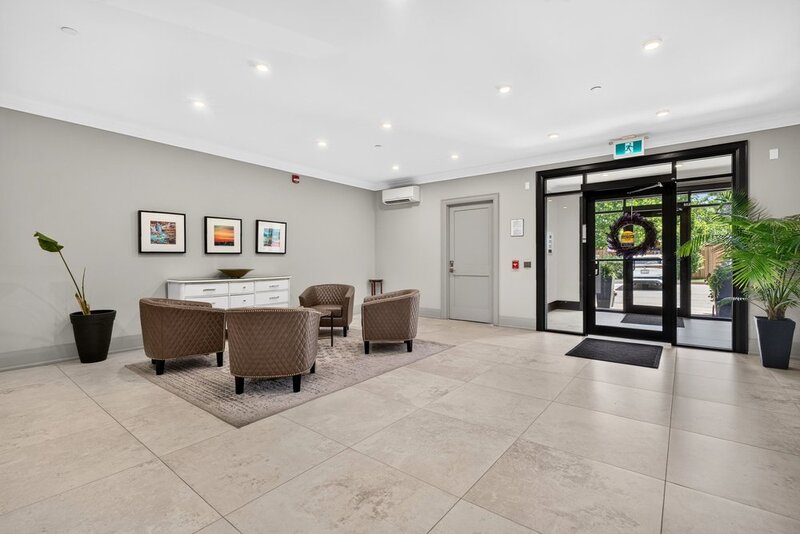 GREAT CONDO UNIT IN PRIME STONEY CREEK LOCATION!