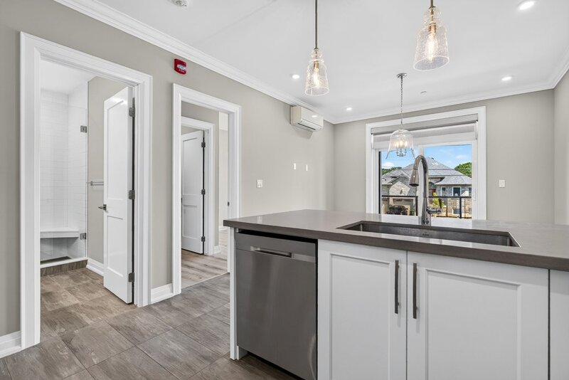 GREAT CONDO UNIT IN PRIME STONEY CREEK LOCATION!