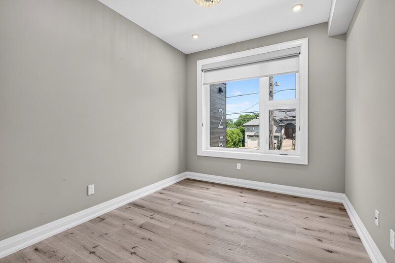 GREAT CONDO UNIT IN PRIME STONEY CREEK LOCATION!