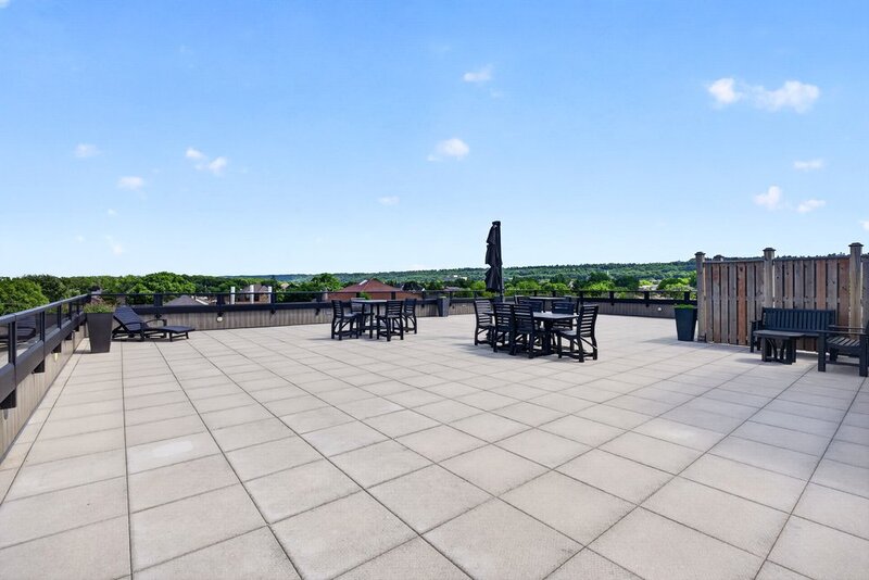 GREAT CONDO UNIT IN PRIME STONEY CREEK LOCATION!