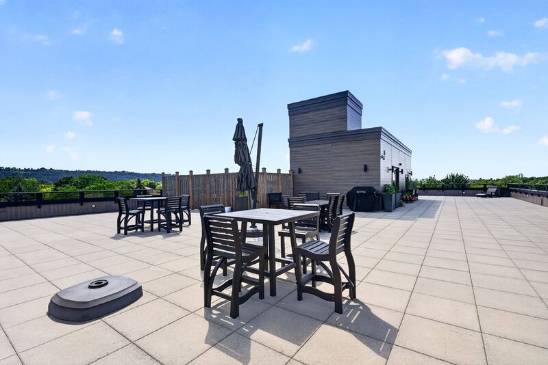 GREAT CONDO UNIT IN PRIME STONEY CREEK LOCATION!