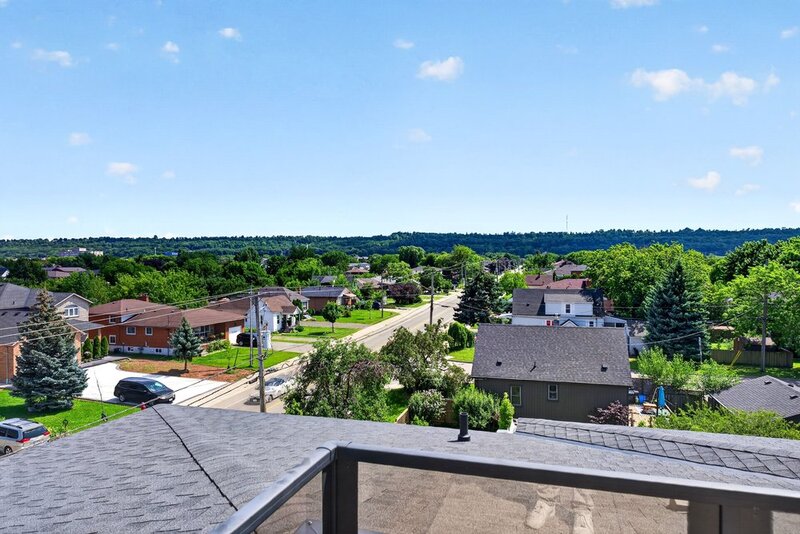GREAT CONDO UNIT IN PRIME STONEY CREEK LOCATION!