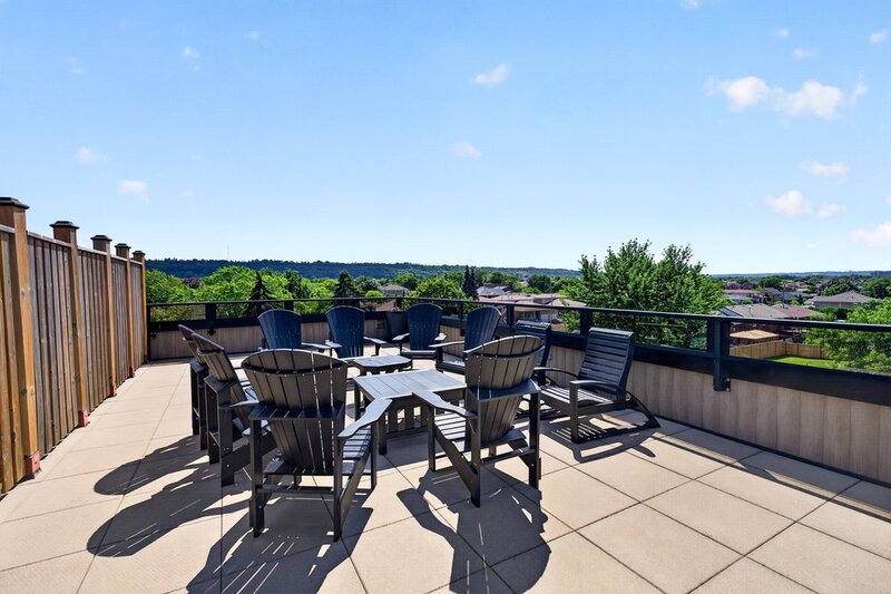 GREAT CONDO UNIT IN PRIME STONEY CREEK LOCATION!