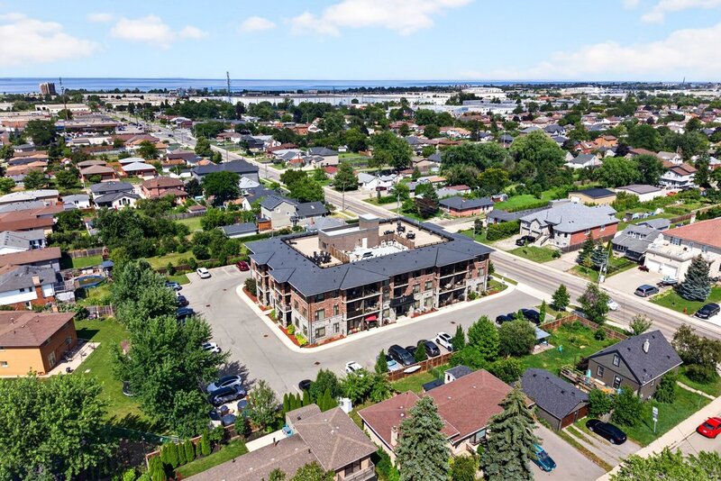 GREAT CONDO UNIT IN PRIME STONEY CREEK LOCATION!