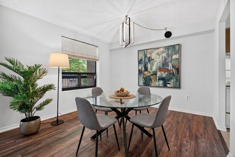 LARGE UNIT IN QUIET STONEY CREEK BUILDING!