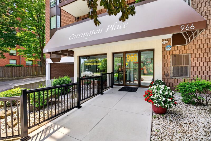 LARGE UNIT IN QUIET STONEY CREEK BUILDING!