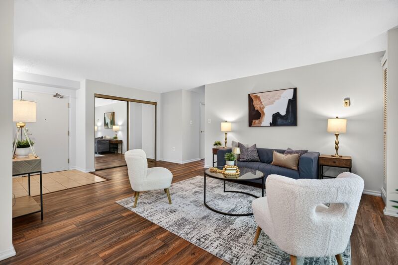 LARGE UNIT IN QUIET STONEY CREEK BUILDING!
