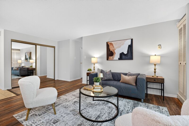 LARGE UNIT IN QUIET STONEY CREEK BUILDING!