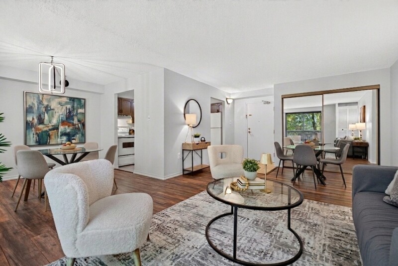 LARGE UNIT IN QUIET STONEY CREEK BUILDING!