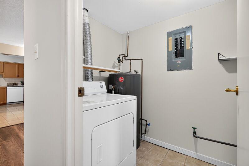 LARGE UNIT IN QUIET STONEY CREEK BUILDING!