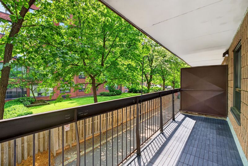 LARGE UNIT IN QUIET STONEY CREEK BUILDING!