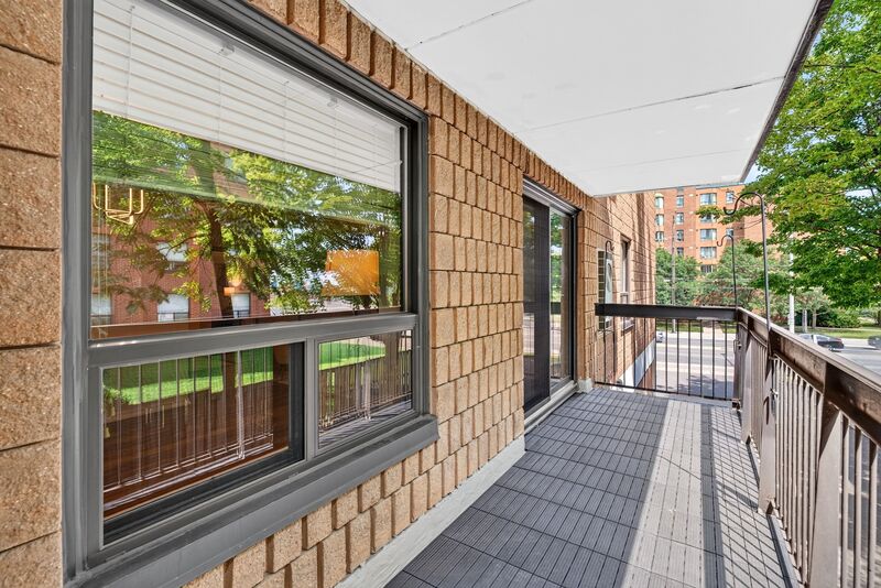 LARGE UNIT IN QUIET STONEY CREEK BUILDING!