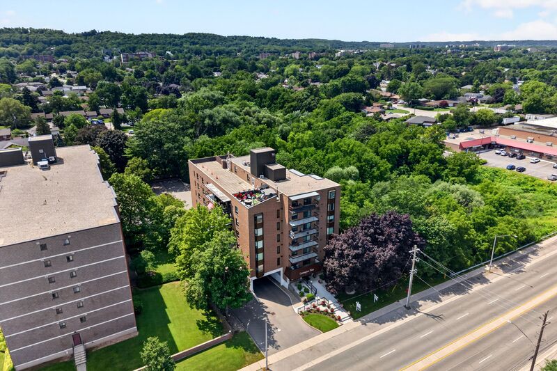 LARGE UNIT IN QUIET STONEY CREEK BUILDING!