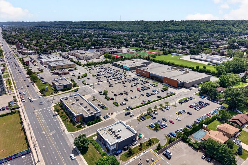 LARGE UNIT IN QUIET STONEY CREEK BUILDING!