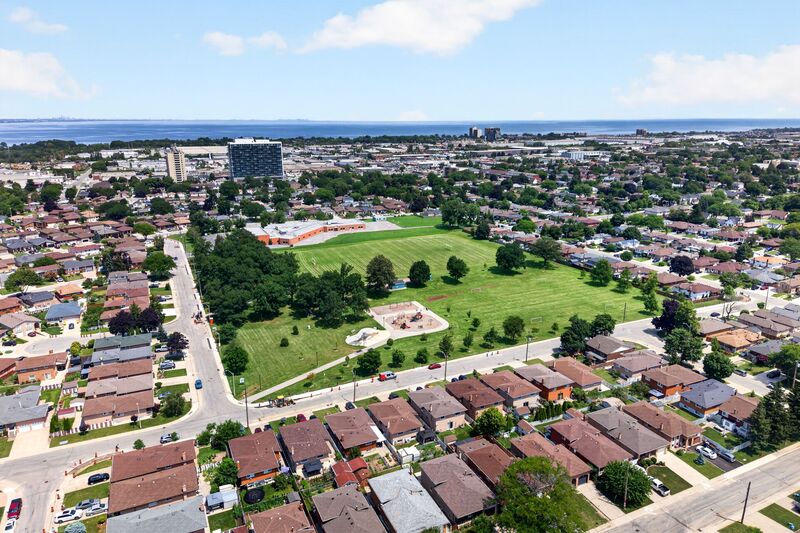 LARGE UNIT IN QUIET STONEY CREEK BUILDING!