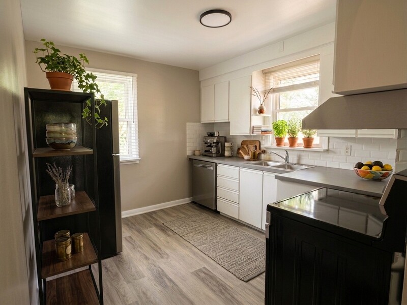 GREAT BUNGALOW IN QUIET TORONTO NEIGHBOURHOOD!