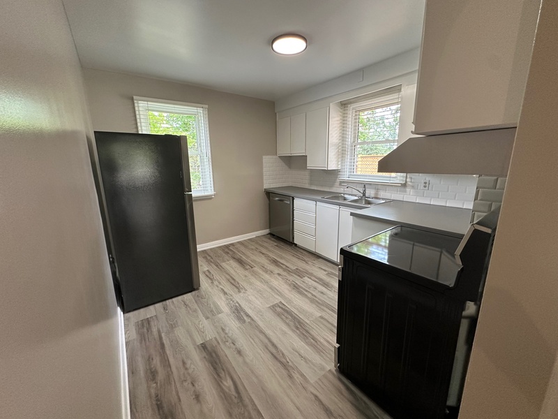 GREAT BUNGALOW IN QUIET TORONTO NEIGHBOURHOOD!