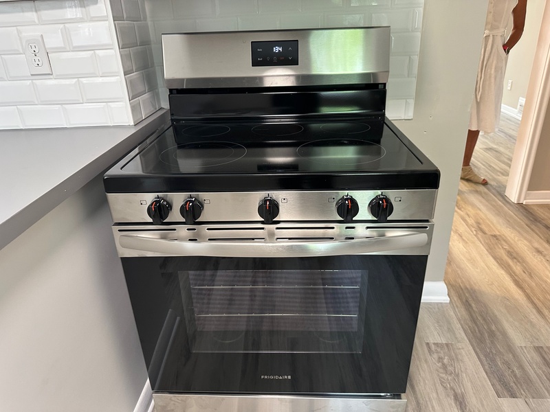 GREAT BUNGALOW IN QUIET TORONTO NEIGHBOURHOOD!