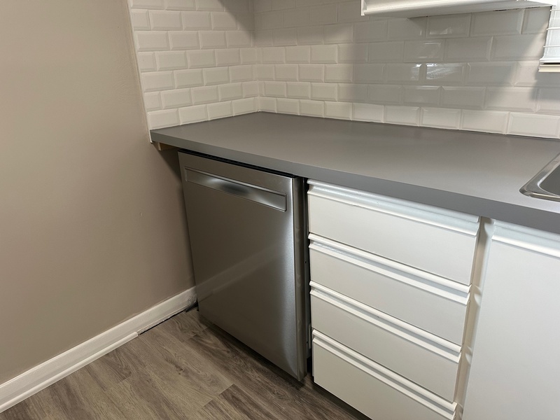 GREAT BUNGALOW IN QUIET TORONTO NEIGHBOURHOOD!
