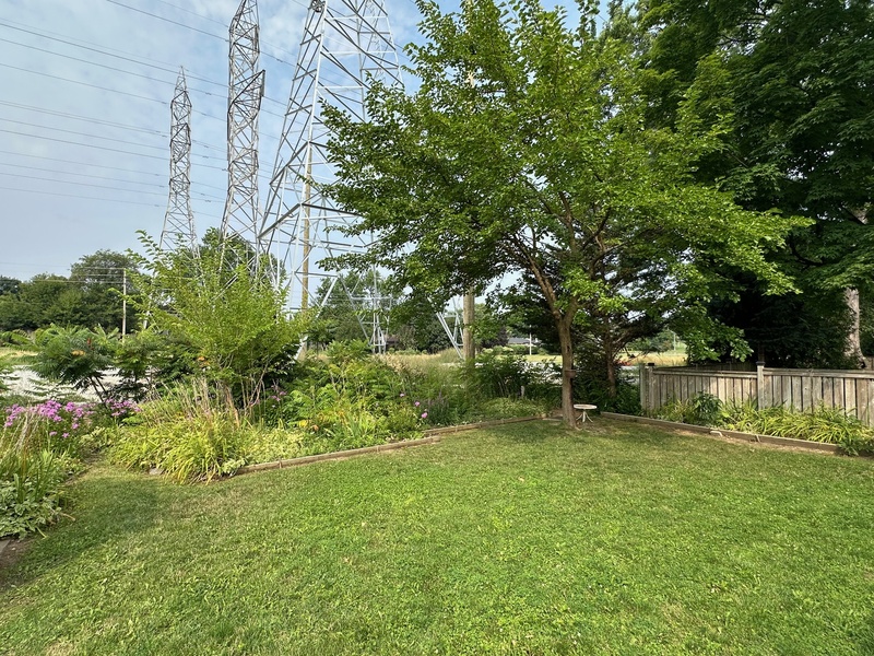 GREAT BUNGALOW IN QUIET TORONTO NEIGHBOURHOOD!