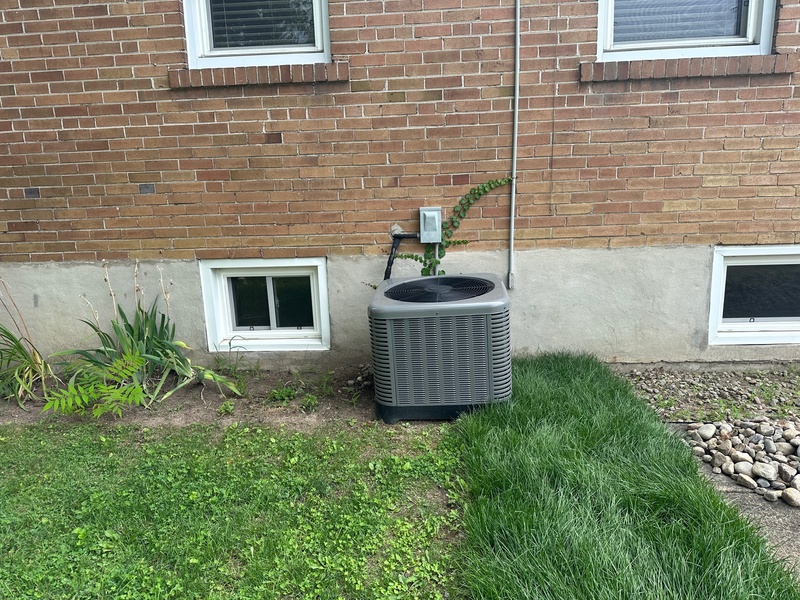 GREAT BUNGALOW IN QUIET TORONTO NEIGHBOURHOOD!