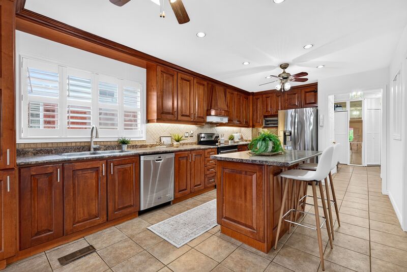 GREAT FAMILY HOME IN QUIET FAMILY NEIGHBOURHOOD IN MISSISSAUGA!